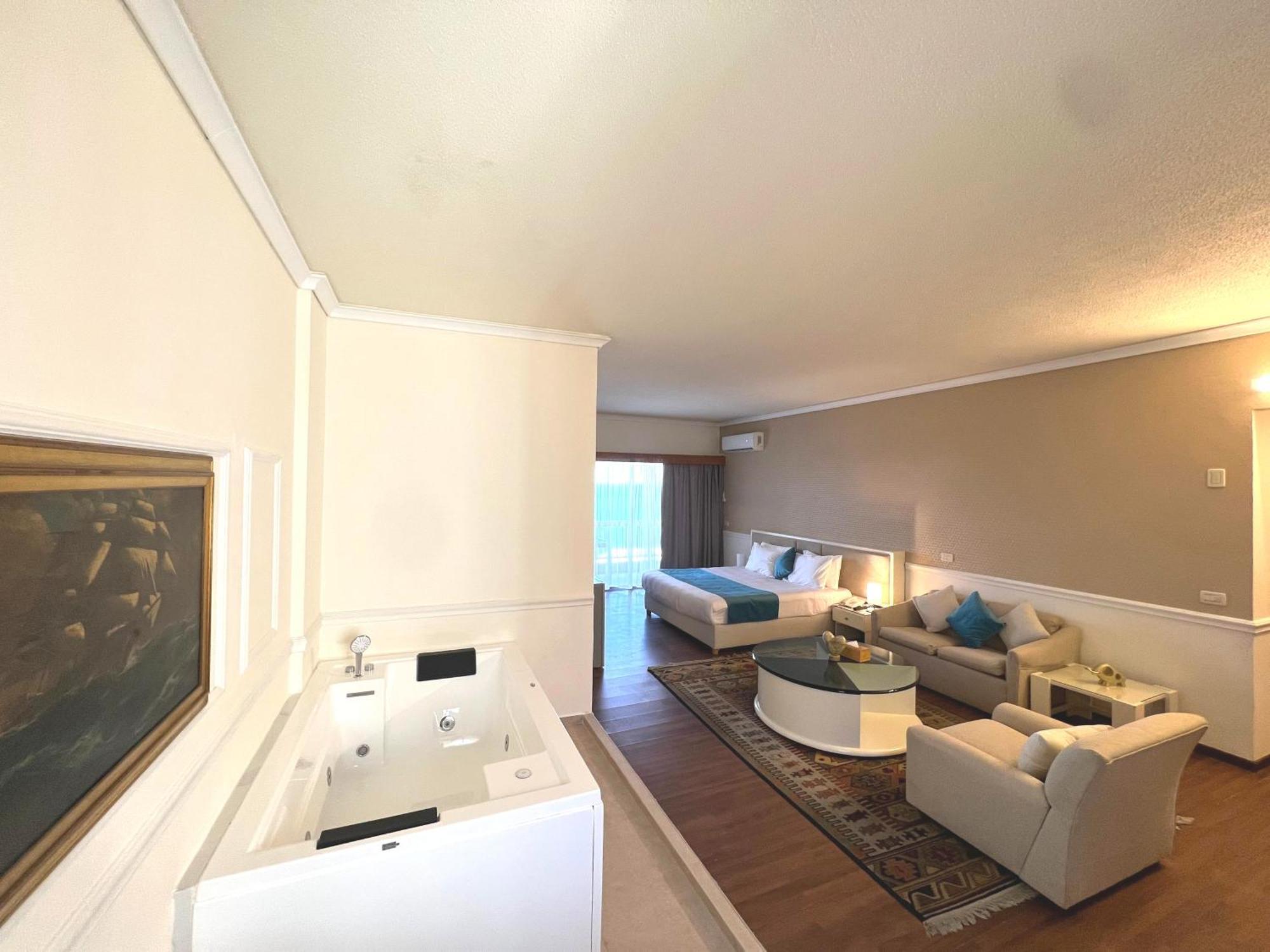 Hotel Mediterranee Beyrouth Exterior photo