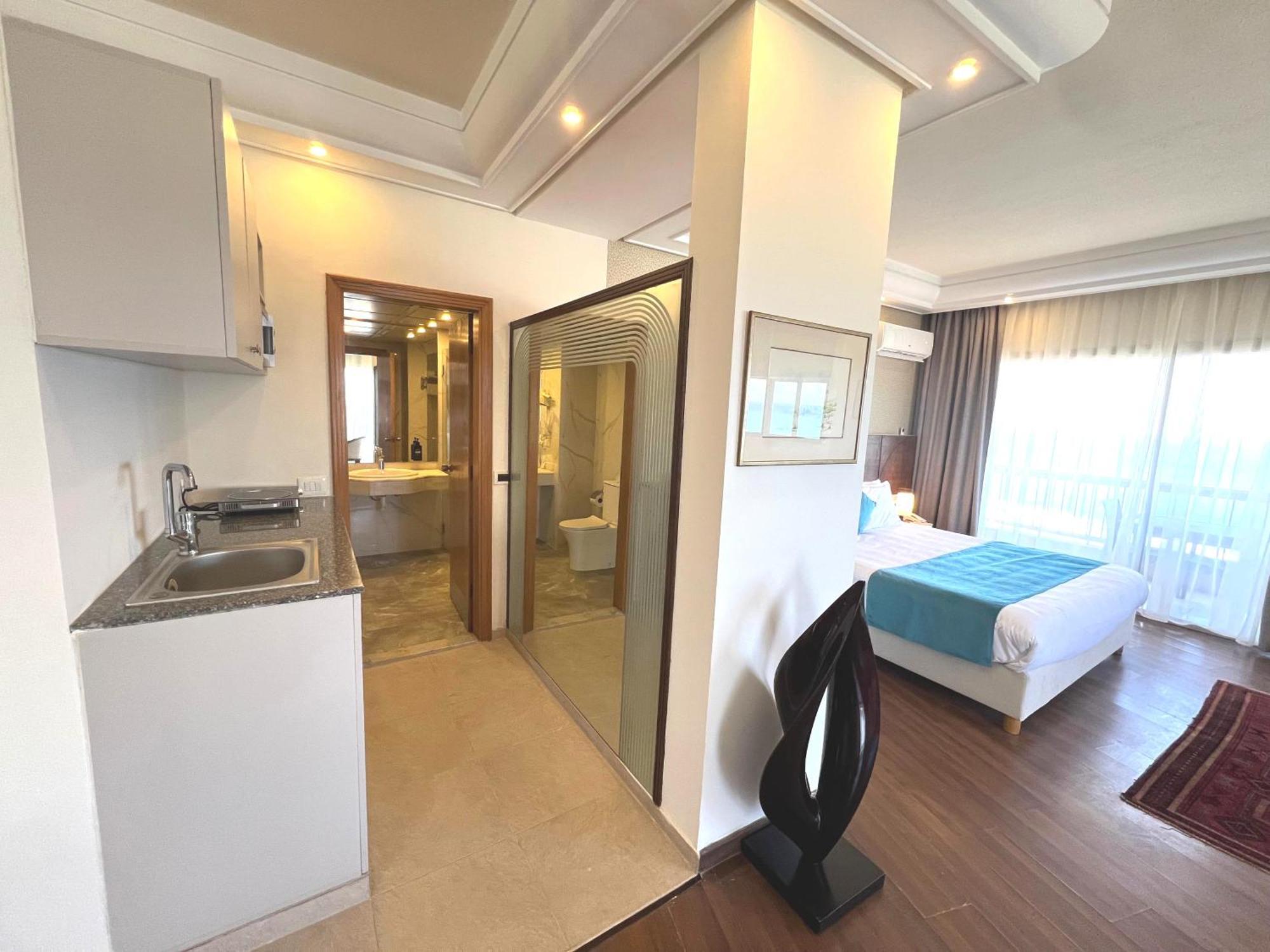 Hotel Mediterranee Beyrouth Exterior photo